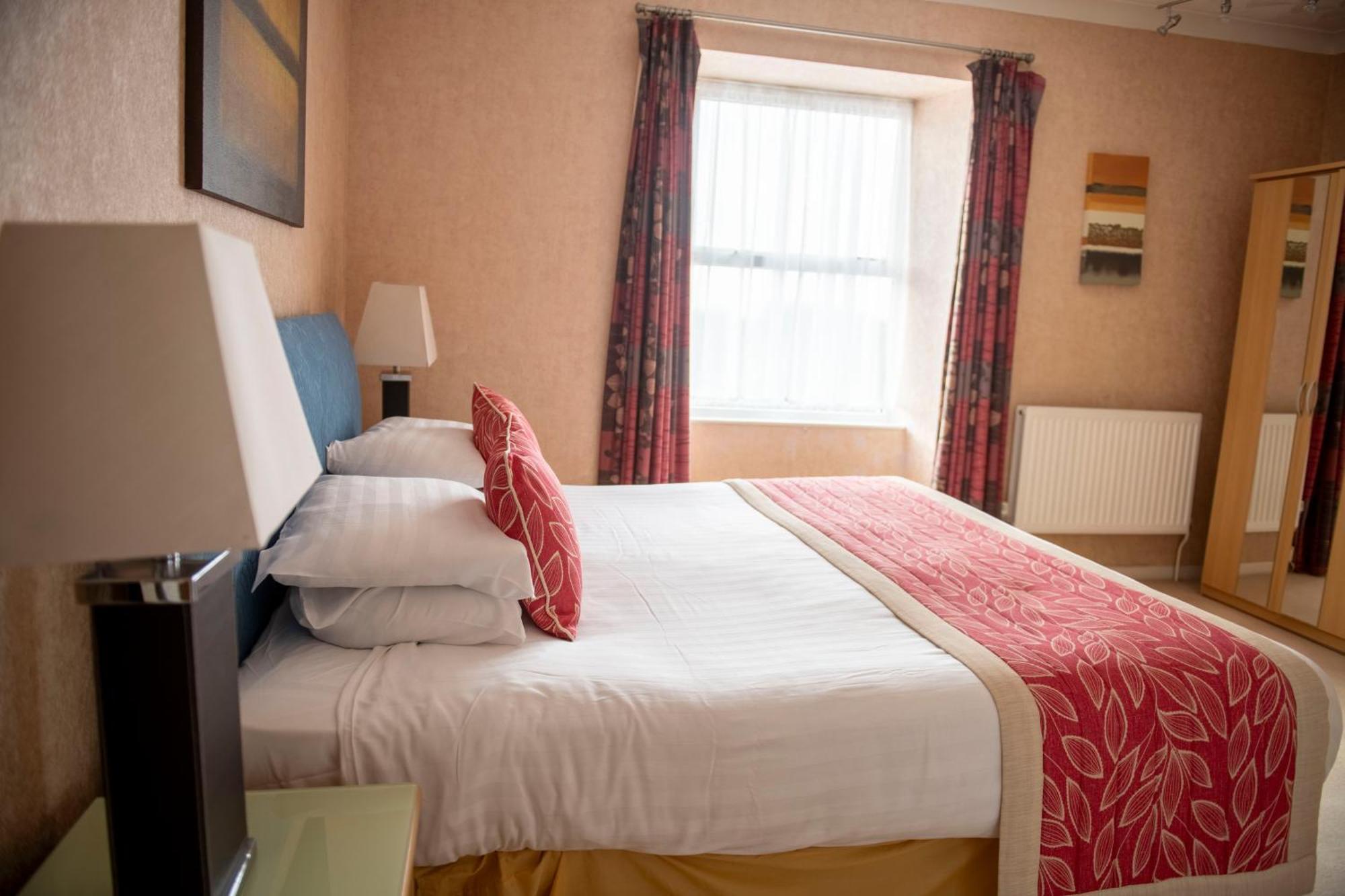 Ashburnham Hotel Pembrey Екстер'єр фото